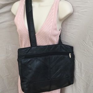 Vintage 100% genuine leather shoulder bag!